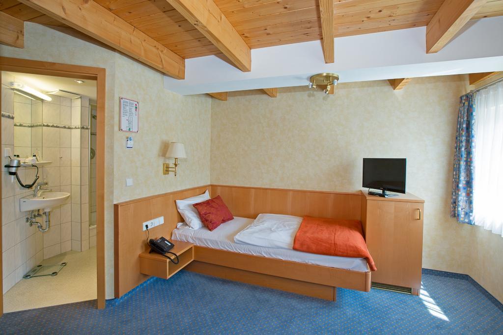 Hotel Post Jungingen Kamer foto